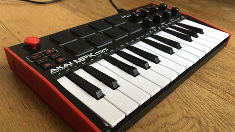 Test de l'Akaï MPK Mini Mk3 : En rouge et noir - Audiofanzine