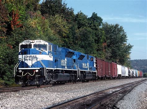 CR 4105 SD80MAC leads Eastbound Conrail NLPI-1 at Beaver Falls | Conrail Photo Archive