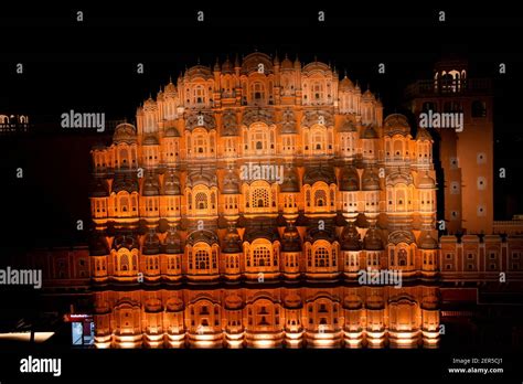 Night view of the Hawa Mahal, Jaipur Stock Photo - Alamy