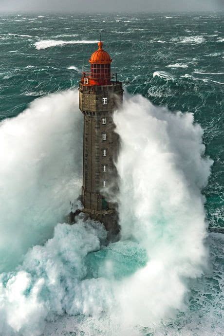 La Jument Lighthouse gets pounded by heavy seas - Awesome | Lighthouse ...