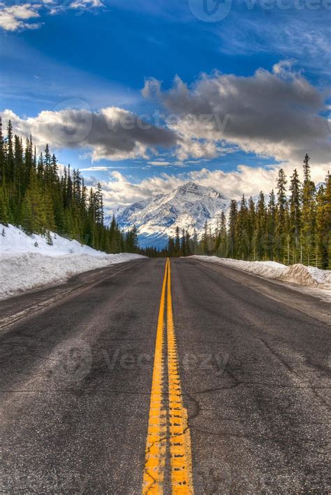 Winter in Banff National Park 831442 Stock Photo at Vecteezy