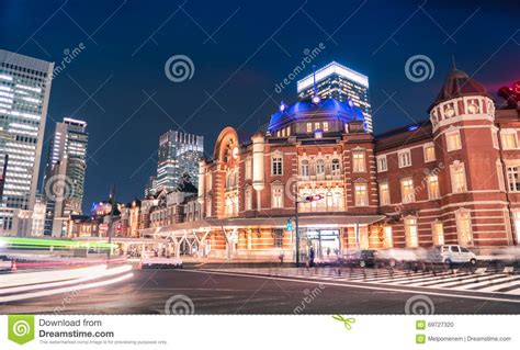 Traffic and People Crossing the Street Outside the Historic Tokyo Station, Tokyo Stock Photo ...