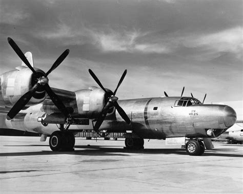 Convair_B-32_Dominator_at_Hickham_field_Hawaii_1945_ | Aircraft of World War II - WW2Aircraft ...