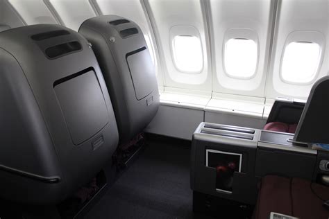 Review: Qantas 747-400 Business Class from Hong Kong to Sydney - Live and Let's Fly