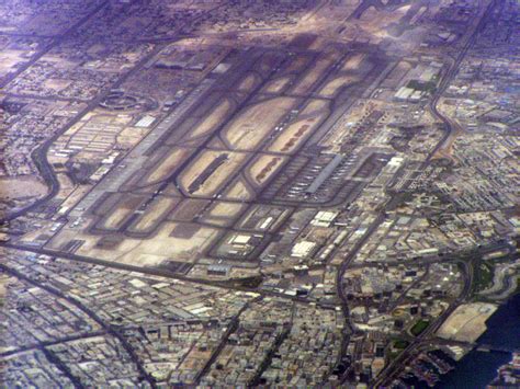 File:Dubai Airport.jpg - Wikipedia