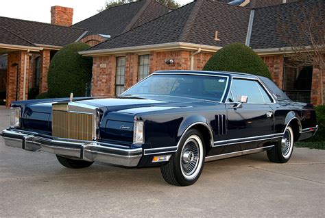 1979 Lincoln Mark V Collectors Series in midnight blue | CLASSIC CARS TODAY ONLINE