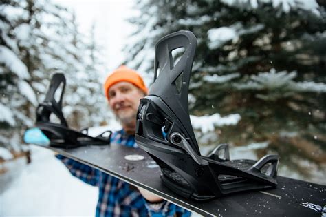 Snowboard Bindings: The Different Types & Their Features - Online Authority