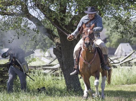 Re-enactors stage 'Runaway Scrape,' when Texas settlers fled before threat of approaching ...