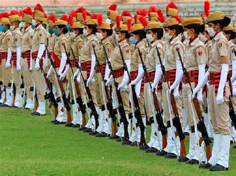 Independence Day 2020: Woman Indian Army Officer Assists PM Modi While ...