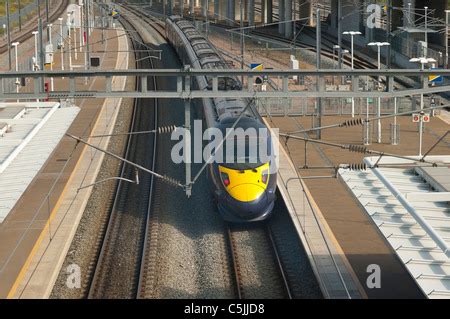 Class 395 high speed train 395015 speeds past Beechbrook Farm on HS1 Stock Photo - Alamy