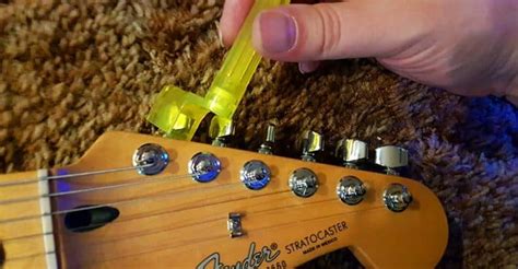 How To Restring An Electric Guitar Properly - Music Industry How To