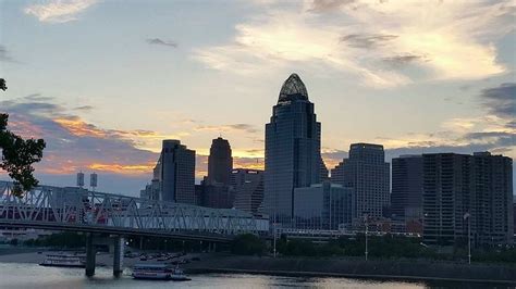 Cincinnati skyline | Cincinnati skyline, Skyline, Empire state building