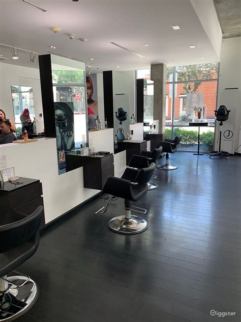 Modern Hair Salon | Rent this location on Giggster