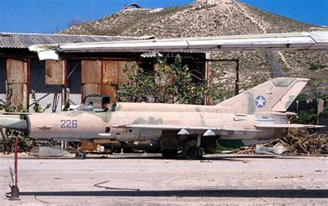 Abandoned Somali Airforce Mig21MF [640x405] : r/MilitaryPorn