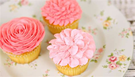 Tutorial: Buttercream Flower Cupcakes - Queen Fine Foods