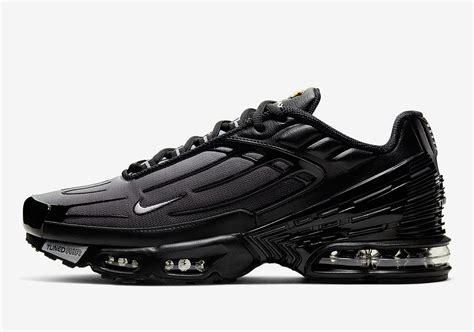 Nike Air Max Plus 3 Triple Black CJ9684-002 Release Date | SneakerNews.com