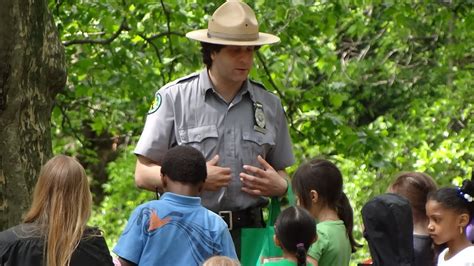 Park Ranger "Ranger Rob" Teaching the Children in the Central Park Ramble - YouTube