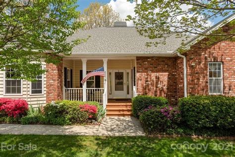 Hendersonville, NC Real Estate - Hendersonville Homes for Sale | realtor.com®