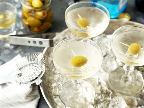 Dry Bombay Blue Sapphire Martini Recipe - Genius Kitchen