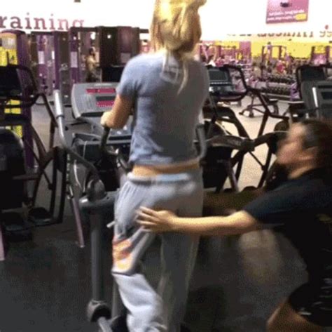 Pantsing Is A Prank That Will Always Be Funny (11 gifs)