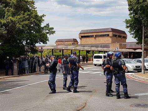 UCT campus sealed off by police and private securities - Video360Video360