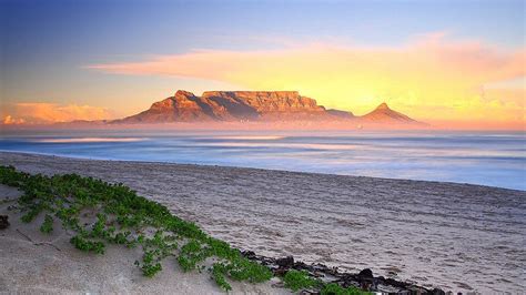 Table Mountain Sunrise in Cape Town, iNingizimu Afrika