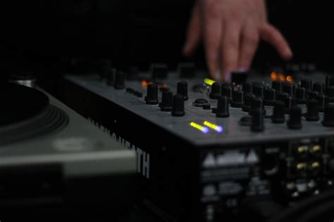 The best DJ mixers for beginners - Global Djs Guide