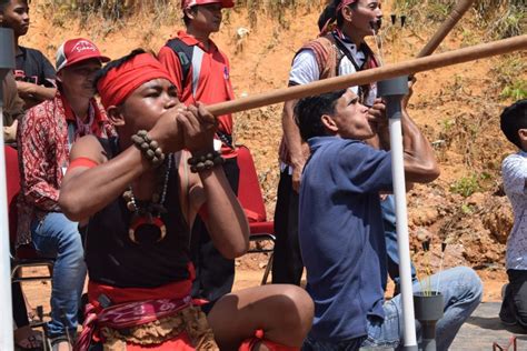 Tradisi Penggal Kepala di Suku Dayak Kalimantan