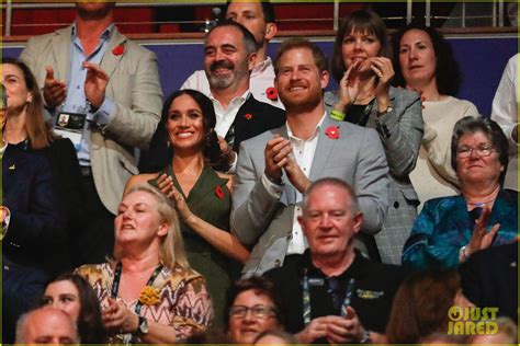 Duchess Meghan Markle & Prince Harry Surprise Crowd at Invictus Closing ...