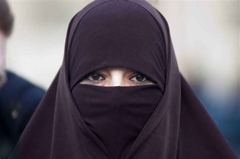 Arabie Saoudite: Des femmes délaissent le niqab pour le voile islamique