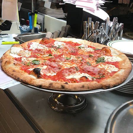 LOMBARDI'S, New York City - Downtown Manhattan (Downtown) - Photos & Restaurant Reviews - Order ...