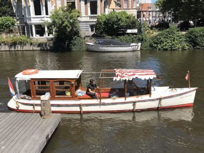 Affordable Amsterdam private canal tour in historical boat