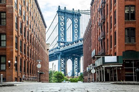 Manhattan Bridge in New York - Connecting Downtown Brooklyn and ...