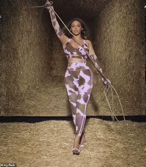 Beyonce puts on a VERY sizzling display in backless cowboy chaps - WSTale.com