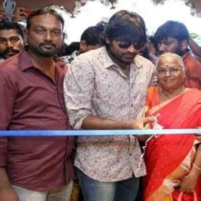 Vijay Sethupathi Family, Biography, Wife, Movies, Awards, Wiki & More