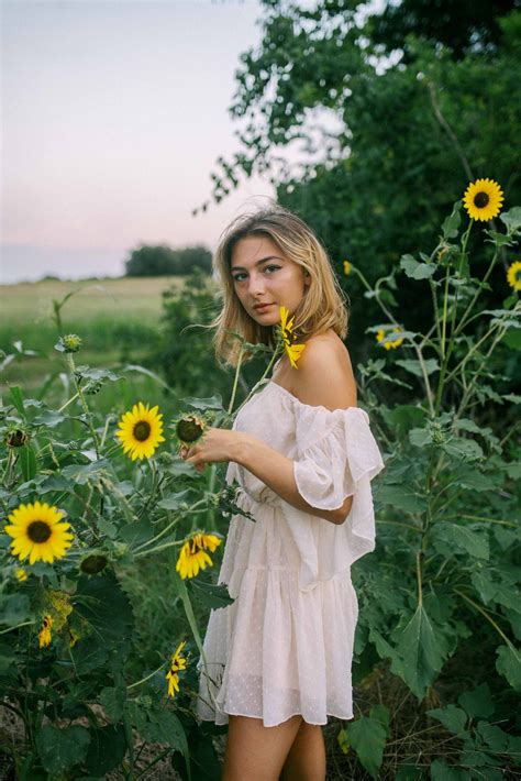 boho nature field sunflower shoot 35mm film portraits vintage thrifted ...