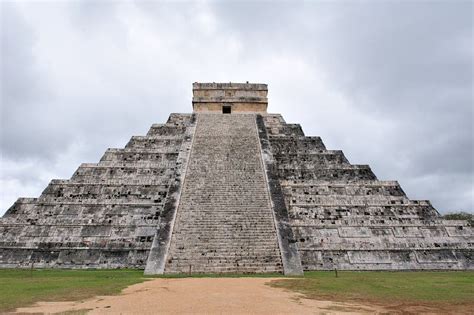 Mayan Temple of Chichen Itza 2 Stock Image - Image of traditions, rental: 18881435