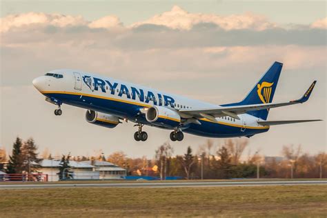 Dozens of passengers in hospital after Ryanair flight plummets to emergency landing from 37 ...