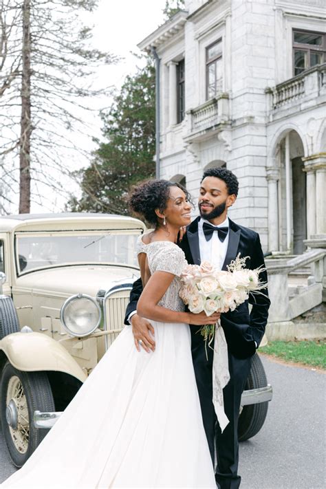 Bridgerton Manor Wedding Inspiration | Junebug Weddings