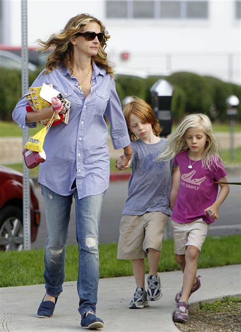 FUTURE STARS: #AugustOsageCounty Star JULIA ROBERTS Open To Kids Being #ChildActors - Hollywood ...