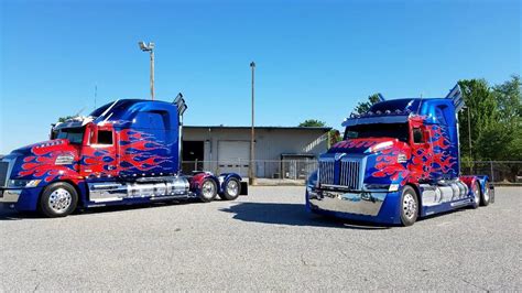 Optimus Prime replica meets the SCREEN-USED Optimus Prime! Trailer Storage, Age Of Extinction ...