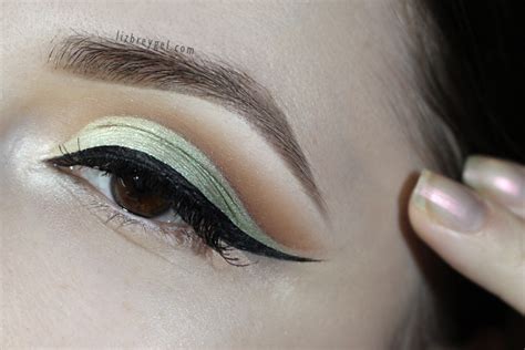 Sage Green Eyeliner - will-and-grace-att-polypho-44e97b