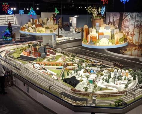 Experience the Holiday Trains at Cincinnati Museum Center {2019}