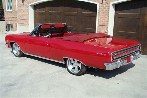 1965 CHEVROLET CHEVELLE MALIBU SS CONVERTIBLE RESTOMOD - Rear 3/4 - 82509