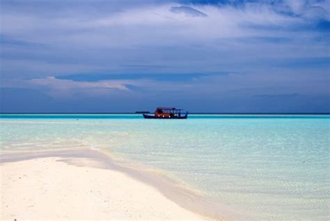 Enthralling Bodu Mora Beach on Vaavu Atoll | The Maldives Travel