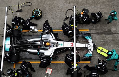 Formula One pit stop: How does the crew work? | Daily Mail Online