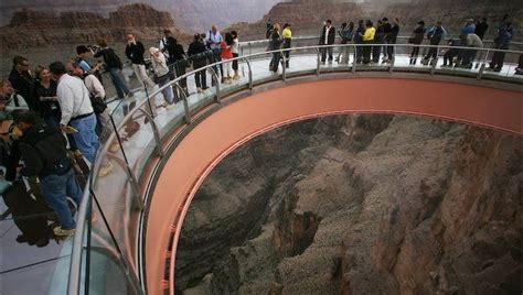 Man falls more than 4,000 feet to his death off Grand Canyon Skywalk