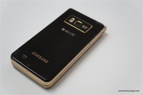 Remember That Sweet Flip Phone From Samsung? Well, They Make it in Gold Now