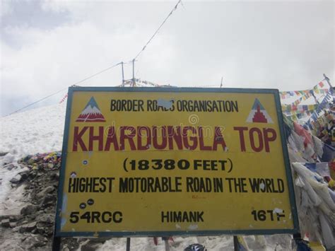 View of the Khardungla Pass - World S Highest Motorable Road in Ladakh ...