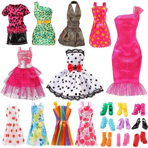 Ropa Barbie 11 Vestidos + 10 Zapatos - $ 66.275 en Mercado Libre